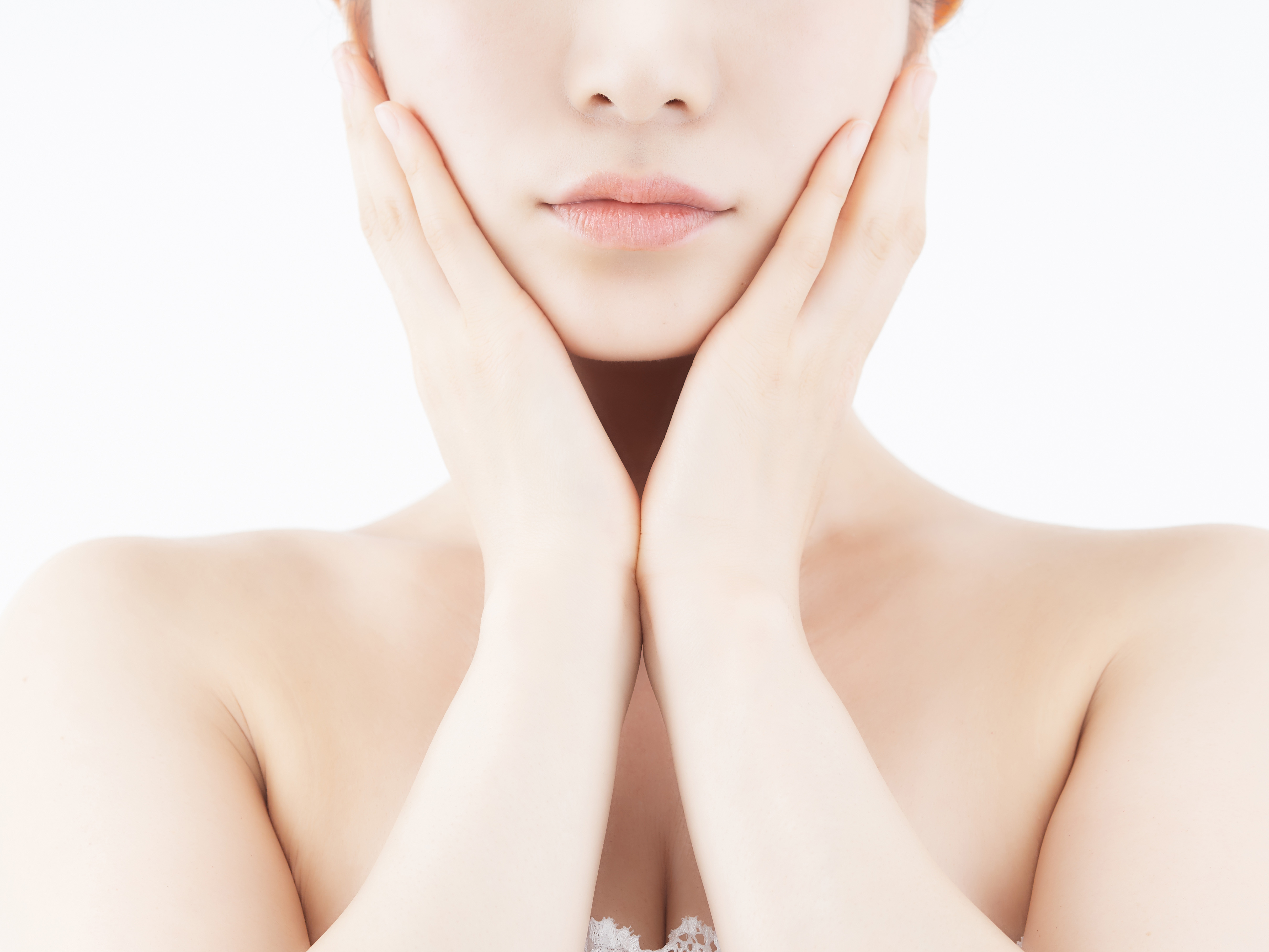 肌の綺麗な女性の横顔